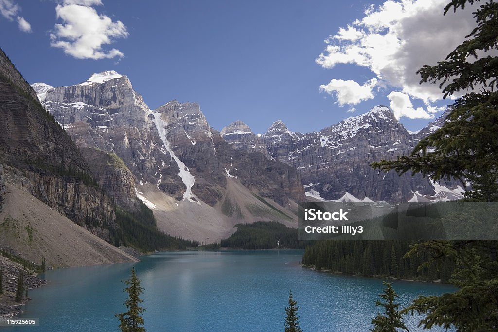 Lago moraine - Foto de stock de Alberta royalty-free