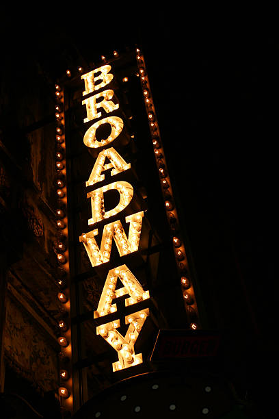 cartel de broadway - teatro musical fotografías e imágenes de stock