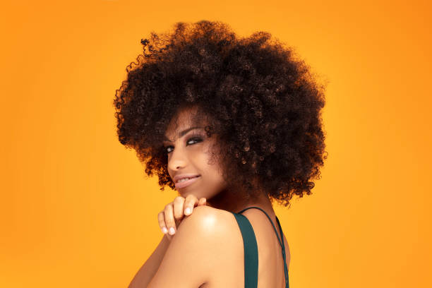 belleza afro mujer con maquillaje de glamour. - afro fotografías e imágenes de stock