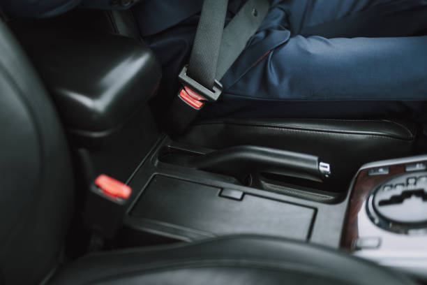 istock Man in suit using seat belt in his auto 1159270188
