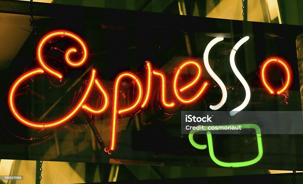 에스프레소: 네온 로그인 커피샵 창 - 로열티 프리 0명 스톡 사진