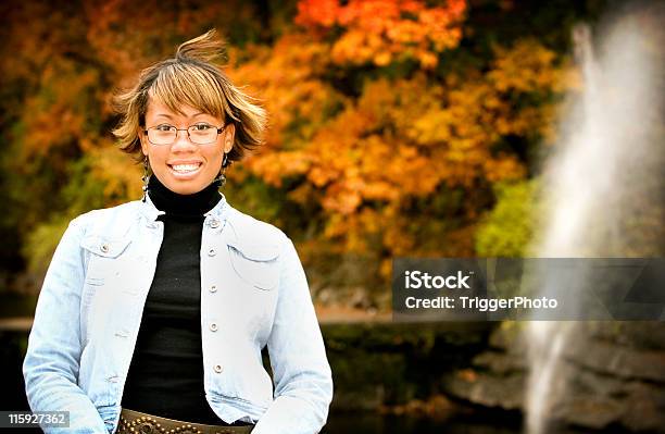 Retratos De Outono - Fotografias de stock e mais imagens de Adolescente - Adolescente, Adulto, Aluno da Universidade
