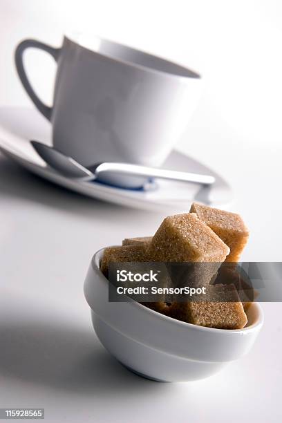 Tasse Und Zucker Würfel Löffel Stockfoto und mehr Bilder von Braun - Braun, Essgeschirr, Farbbild