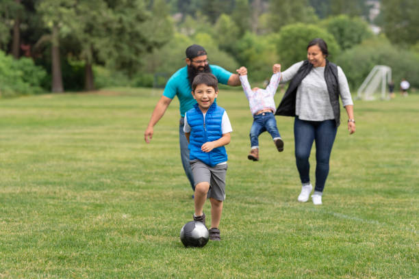 istock Family day at the park 1159294612