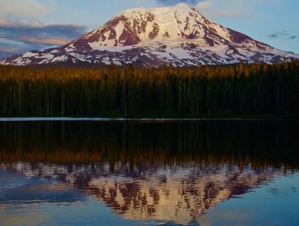istock Mt. Adams Ray Of Light 1159308781