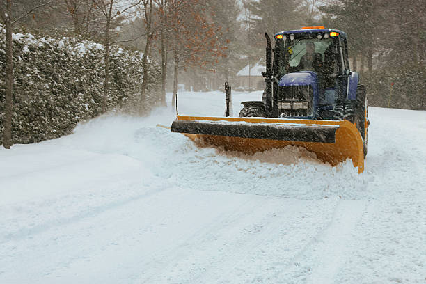 trattore aratro neve - snow remover foto e immagini stock