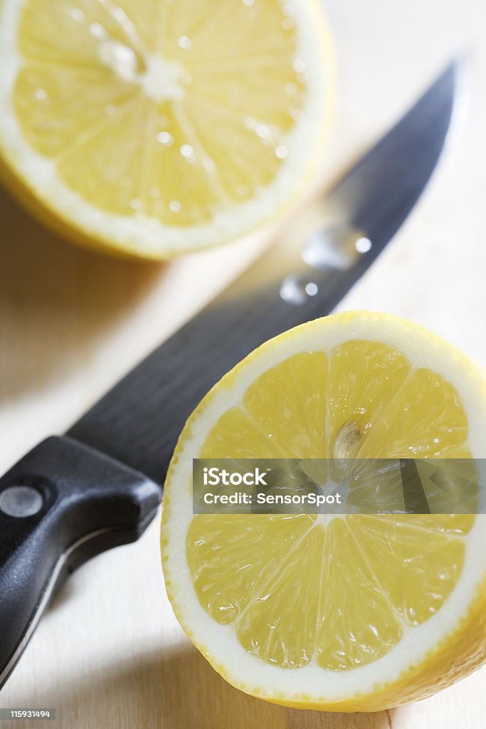 Zitrone und Messer - Lizenzfrei Bildschärfe Stock-Foto