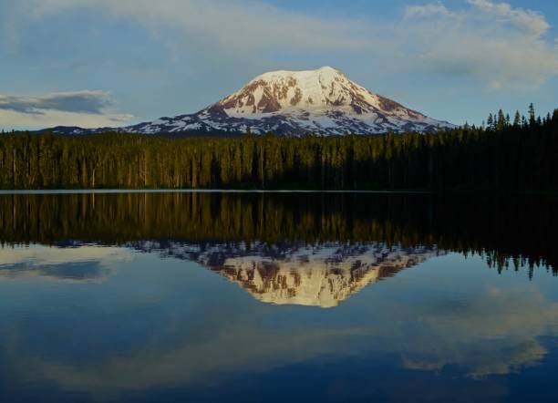 istock Mt. Adams High Lake 1159315386