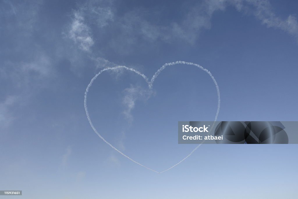 Cuore nel cielo - Foto stock royalty-free di A mezz'aria