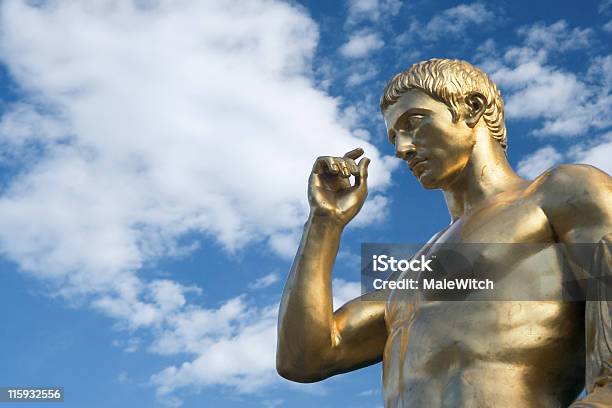 Золотой Мальчик — стоковые фотографии и другие картинки Лицо человека - Лицо человека, Позолоченный, Статуя