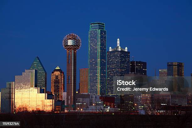 Horizonte De Dallas Texas Foto de stock y más banco de imágenes de Aire libre - Aire libre, Anochecer, Arquitectura