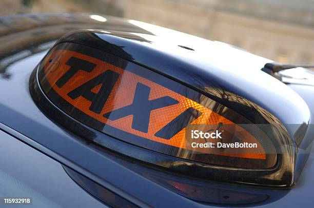 Photo libre de droit de Enseigne De Taxi banque d'images et plus d'images libres de droit de Accès pour fauteuils roulants - Accès pour fauteuils roulants, Accessibilité aux personnes handicapées, Couleur noire