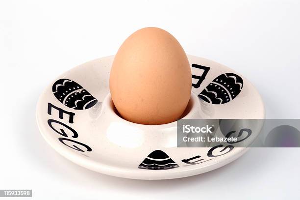 Jajko W Danie - zdjęcia stockowe i więcej obrazów Bez ludzi - Bez ludzi, Brązowy, Fotografika