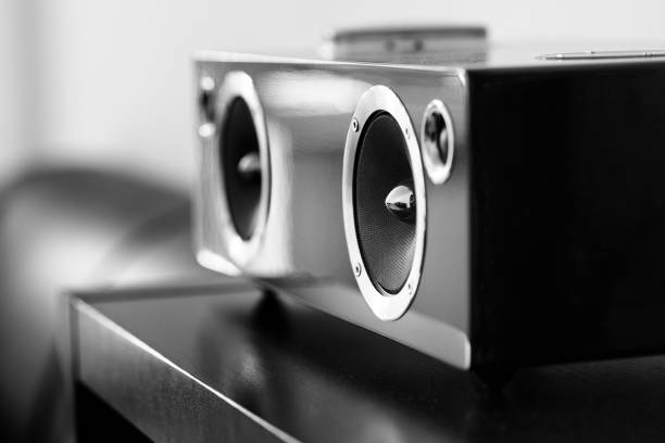 moderner funklautsprecher - stereoanlage fotos stock-fotos und bilder