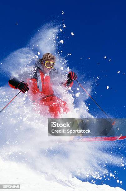 スノースキー発破から新鮮なパウダー - スキーのストックフォトや画像を多数ご用意 - スキー, ジャンプする, スキー板
