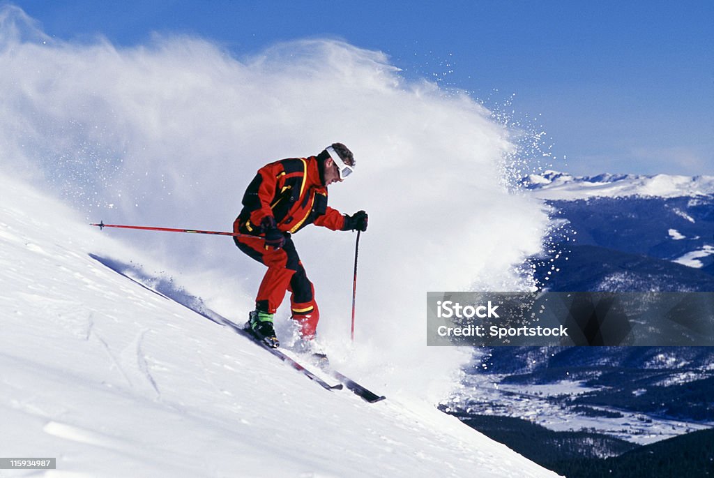 Nieve esquiador y ola de polvo - Foto de stock de Esquí - Deporte libre de derechos