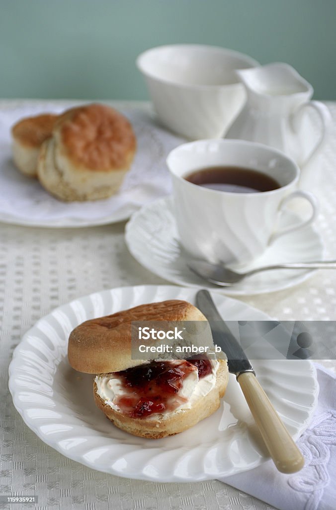 Nachmittagstee und Tee - Lizenzfrei Blätterteigbrötchen Stock-Foto