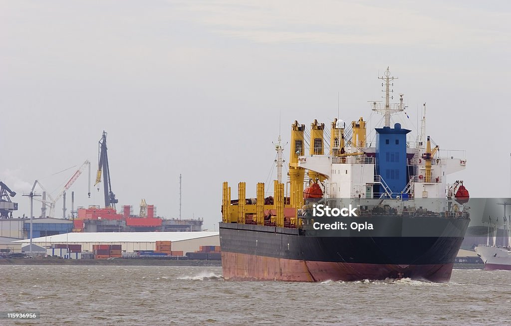 Nero nave con porto - Foto stock royalty-free di Acqua