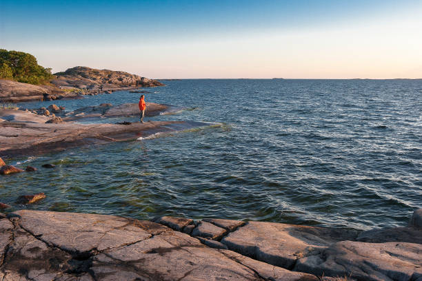 midsummer nas ilhas aland - stockholm archipelago sweden stockholm island - fotografias e filmes do acervo