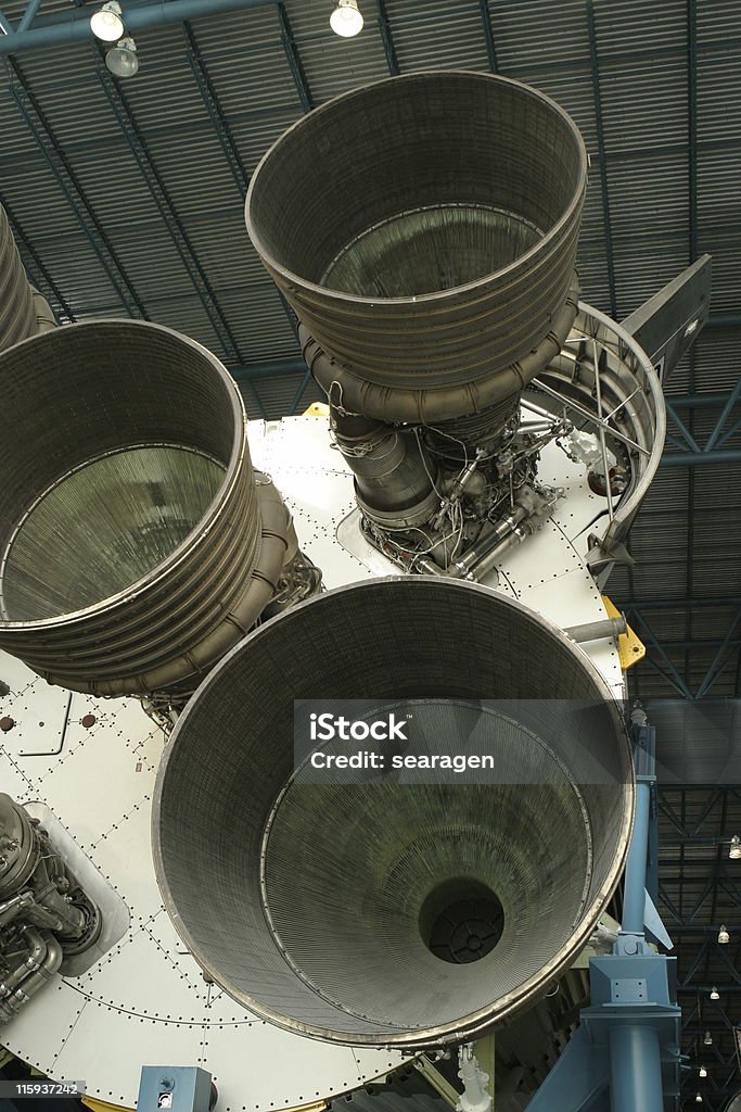 Saturn V Rocket moteurs - Photo de Propulseur à poudre libre de droits