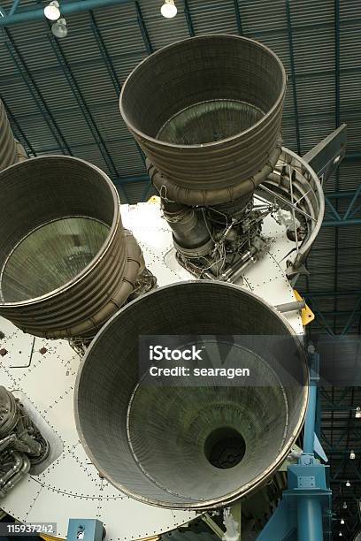 Foto de Saturn V Rocket Motores e mais fotos de stock de Propulsor de Foguete - Propulsor de Foguete, Saturn 5, Foguete espacial