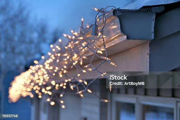 Luces De Navidad Foto de stock y más banco de imágenes de Luz de Navidad - Luz de Navidad, Casa, Equipo de iluminación