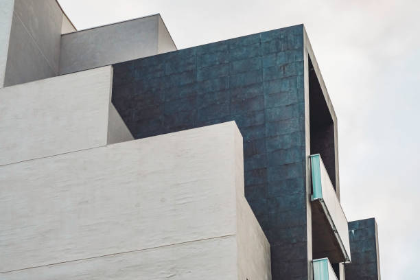 istock Exploration of facades with straight lines 1159385525