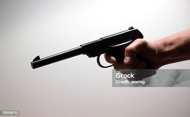 Ręczne Pistol Automatyczne Broń Na Jasnym Tle - zdjęcia stockowe i więcej obrazów Ręczna broń palna - Ręczna broń palna, Broń, Broń palna