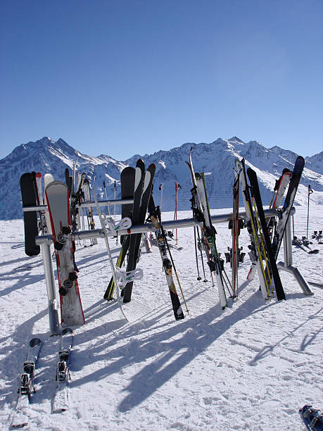 vacaciones de esquí - snowboard apres ski snow nobody fotografías e imágenes de stock