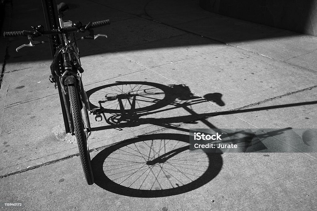 Bicicleta e Sombra - Foto de stock de Abstrato royalty-free