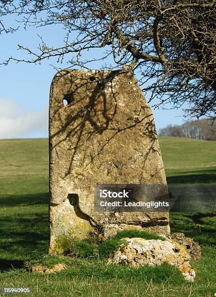 Antigua Stone Gatepost Bredon Hill Foto de stock y más banco de imágenes de Agujero - Agujero, Aire libre, Anticuado