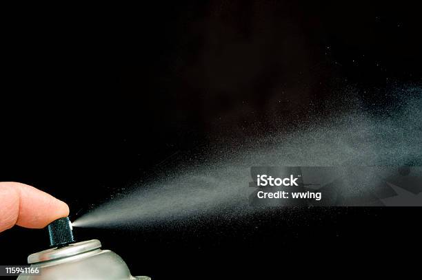 Aerosolspray Können Mit Tropfen Stockfoto und mehr Bilder von Schwarz - Farbe - Schwarz - Farbe, Spraydose, Farbbild
