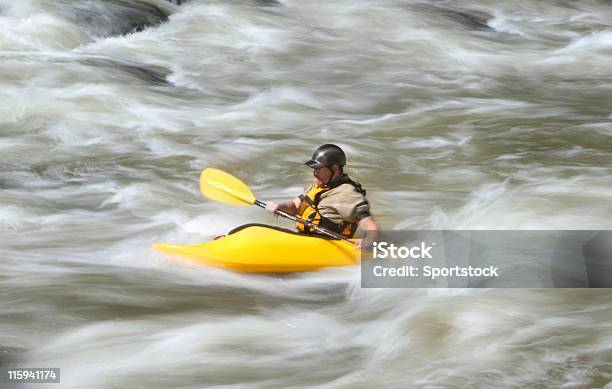 Kayaking Su Whitewater - Fotografie stock e altre immagini di Colorado - Colorado, Rafting, Fiume