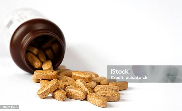 Vitamine - Fotografie stock e altre immagini di Vitamina - Vitamina, Marrone, Pillola