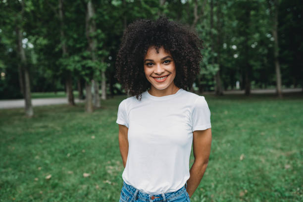 portrait of a mixed race young woman outdoor - environmental portrait imagens e fotografias de stock