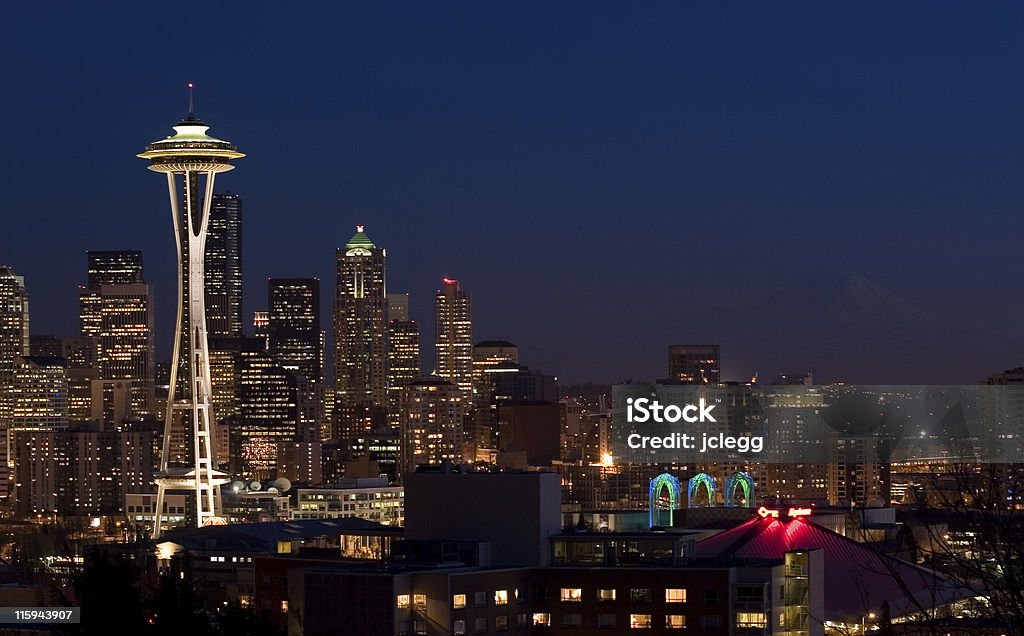 O Space Needle de Seattle, WA - Foto de stock de Noite royalty-free