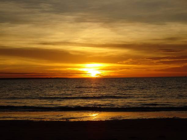 mindil beach, nt 1. - darwin northern territory australia sunset stock-fotos und bilder