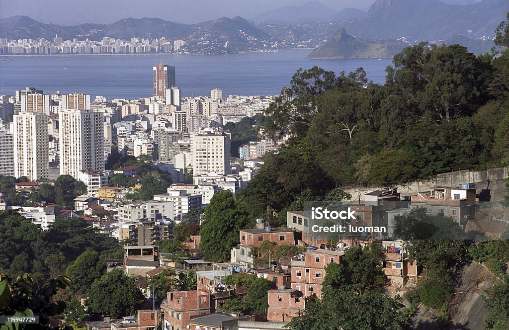 Rio de Janeiro, um contraste cidade-favela - Royalty-free Pobreza - Questão Social Foto de stock