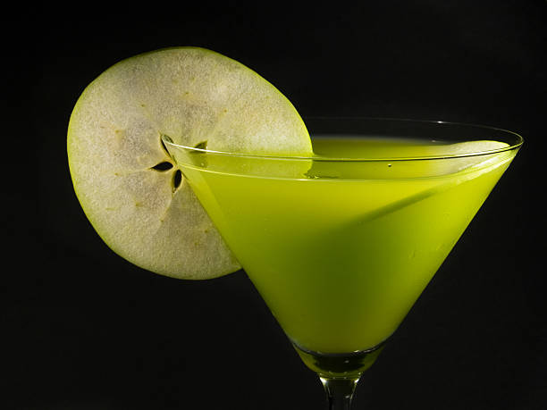 カクテルコレクションからアップルマルティーニ - apple martini ストックフォトと画像