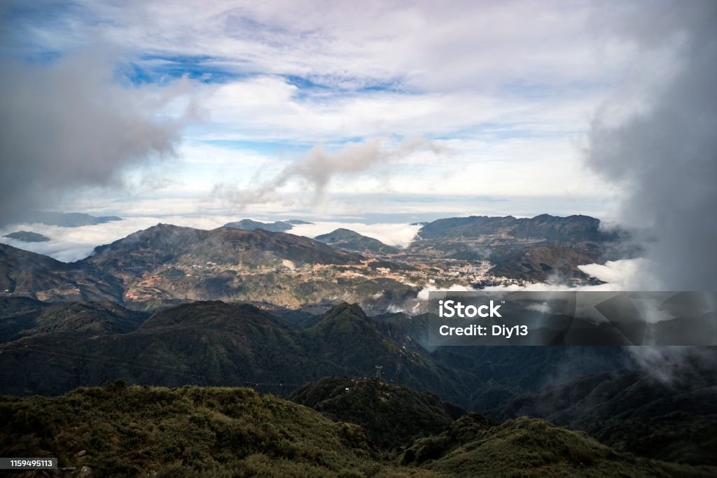 Puncak Tertinggi Di Vietnam Yaitu Gunung Pemandangan Puncak Fan Si Pan Atau Gunung Phan Xi Pang Yang Indah Gunung Tertinggi Di Indochina Di Sapa Vietnam Pemandangan Ketika Melihat Dari Sudut Pandang Dekat Sa Pa Foto Stok - Unduh