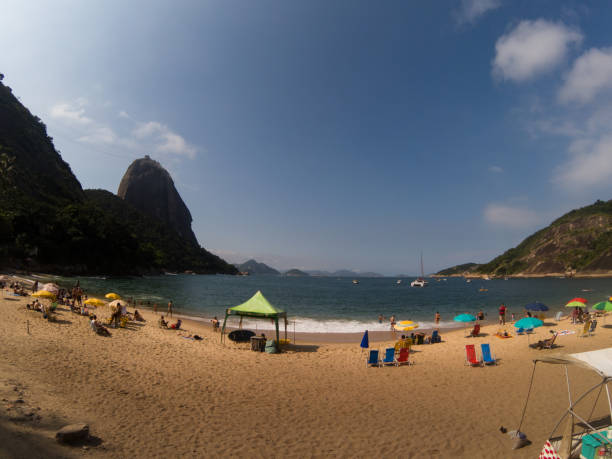 vista da praia no dia ensolarado - clear sky landscape urca southeastern region - fotografias e filmes do acervo