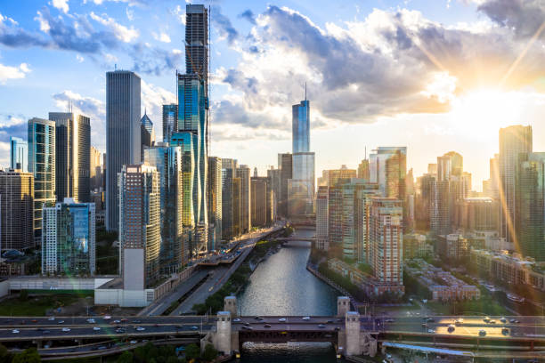 veduta aerea del centro di chicago al tramonto - chicago aerial foto e immagini stock