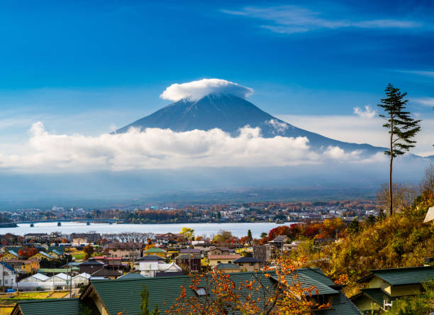 istock Mountain Fuji and lake 1159521881