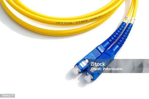 Foto de Cabo De Fibra Óptica Com Conectores Azulamarela e mais fotos de stock de Fibra óptica - Fibra óptica, Fio de Computador, Cabo