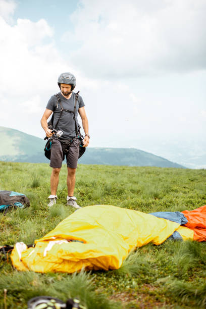 istock Man preparing for the paraglider flight 1159540312