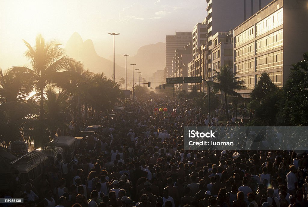 Desfile de Carnaval na praia de Ipanema - Foto de stock de Desfiles e Procissões royalty-free