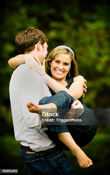 Casal Fantástico Retratos - Fotografias de stock e mais imagens de Abraçar - Abraçar, Adulto, Amizade