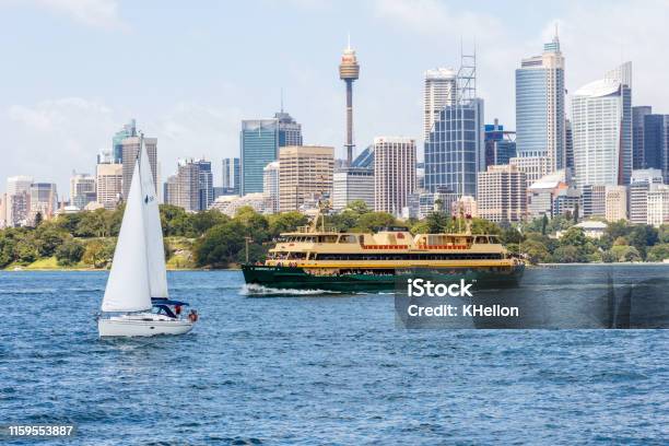 Die Manly Fähre Und Eine Yacht Stockfoto und mehr Bilder von Australien - Australien, Blau, Bundesstaat New South Wales