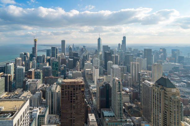 Beautiful scenic view of business district of Chicago loop with blue skyline in sunny day. Panoramic view aerial top view or drone architecture view of city. Famous attraction in Chicago, USA. hermosa vista panorámica del distrito de negocios de chicago bucle con horizonte azul en el día soleado. vista panorámica de la vista aérea superior o vista de arquitectura de drones de la ciudad. famosa atracción en chicago, estados unidos.