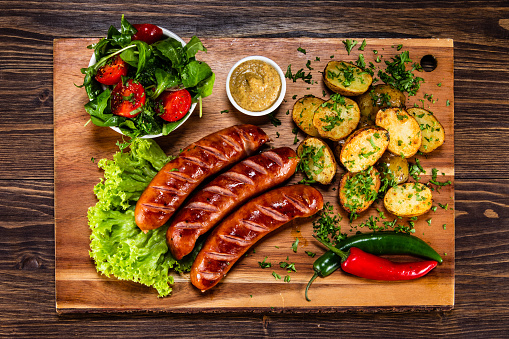 Grilled sausages and vegetables